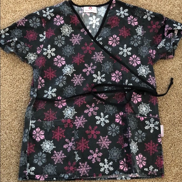 Nursing scrub tops - Picture 4 of 5